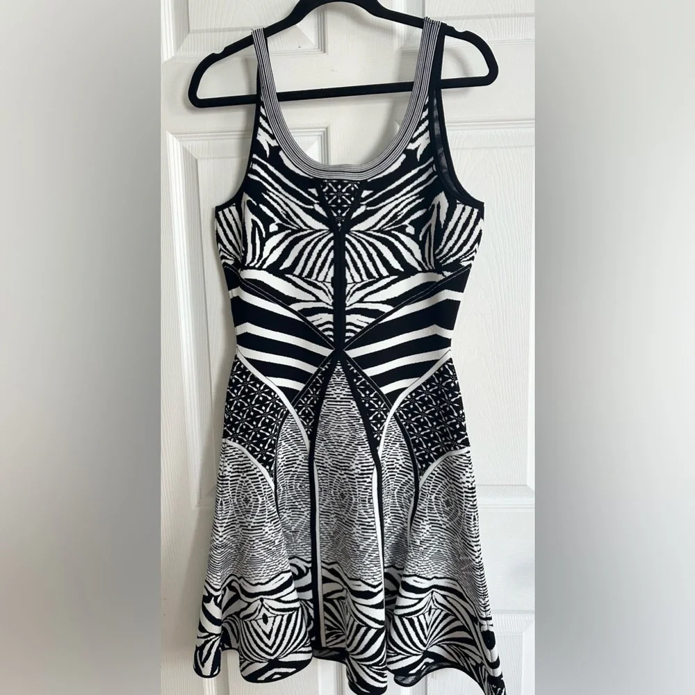 NWT DIANE VON FURSTENBERG DVF Fanny Thick Bandage Knit Zebra Tattoo Dress Med - Picture 5 of 7